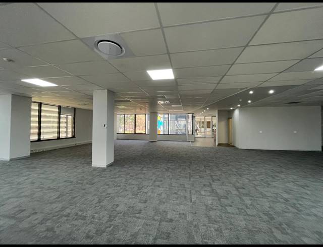 412M² OFFICE TO LET IN BRYANSTON